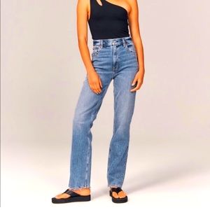 Abercrombie & Fitch | Ultra High Rise 90's Straight Jean Medium Wash Size 34/18T